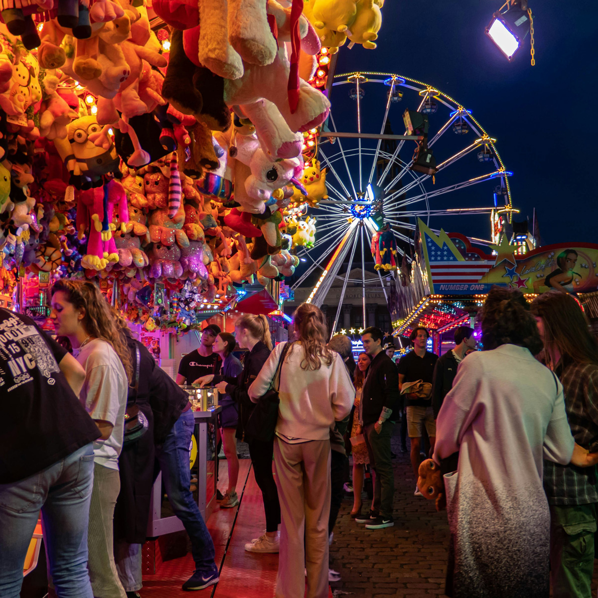 Schaustellerbetrieb Fichna, Dortmund - Volksfeste, Jahrmärkte, Kirmes, Cranger Kirmes. Lizenzfrei: Foto von Denise Jans auf Unsplash.com