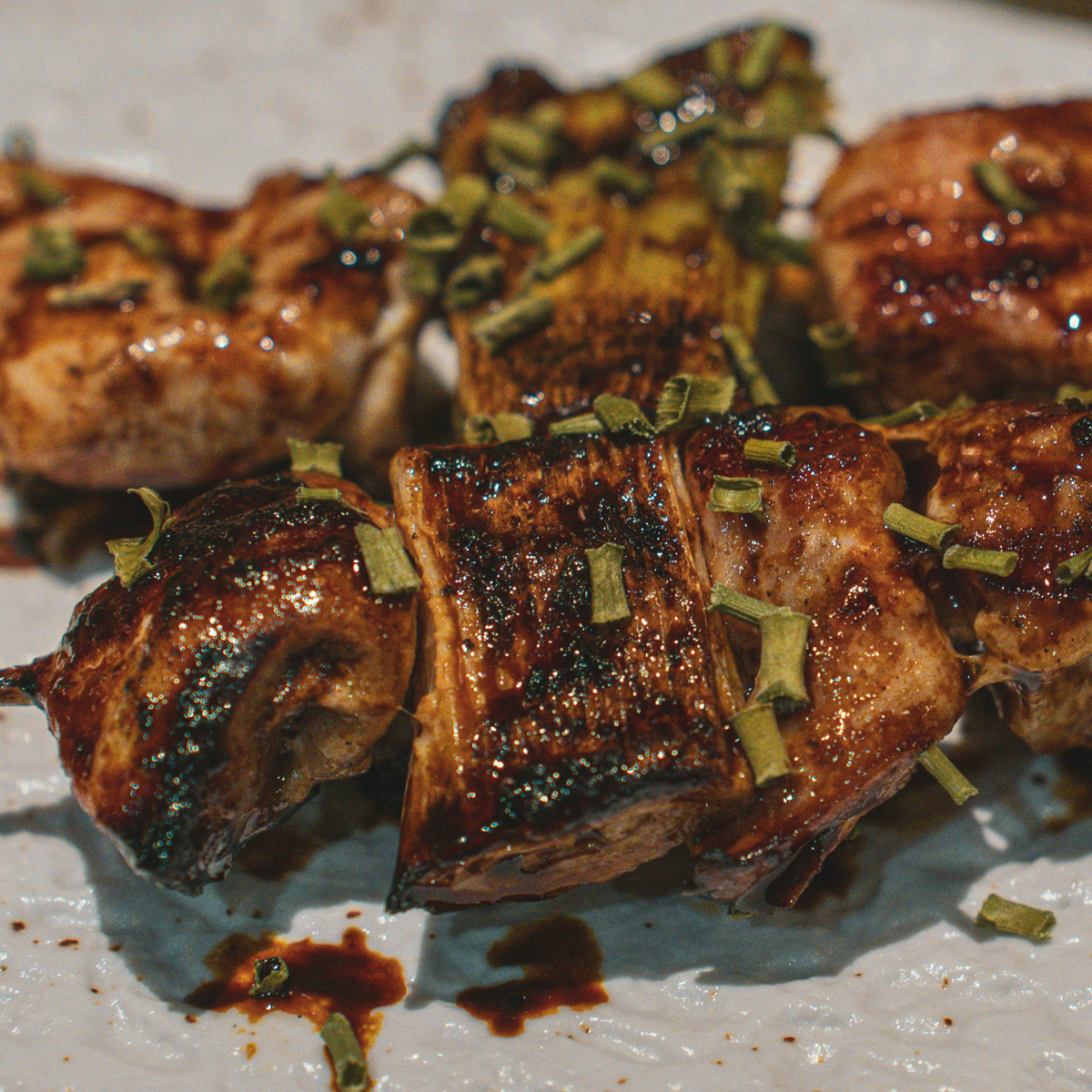 Schaustellerbetrieb Erni & Renate Fichna, Dortmund - Grosser Vollimbiss - saftiges, fruchtig-würziges Schaschlik - Gastronomie Imbiss, Grill, Burger, Hot Dogs, Pommes Frites und Fischspezialitäten. Lizenzfrei: Foto von Dennis Zhang auf Unsplash.com