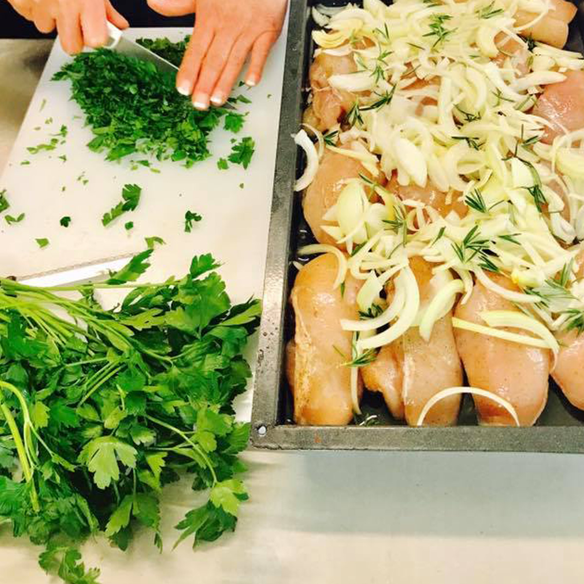 Schaustellerbetrieb Kleuser Fichna, Im Imbiss Eat in Dortmund Brechten werden alle Speisen und Gerichte frisch zubereitet.