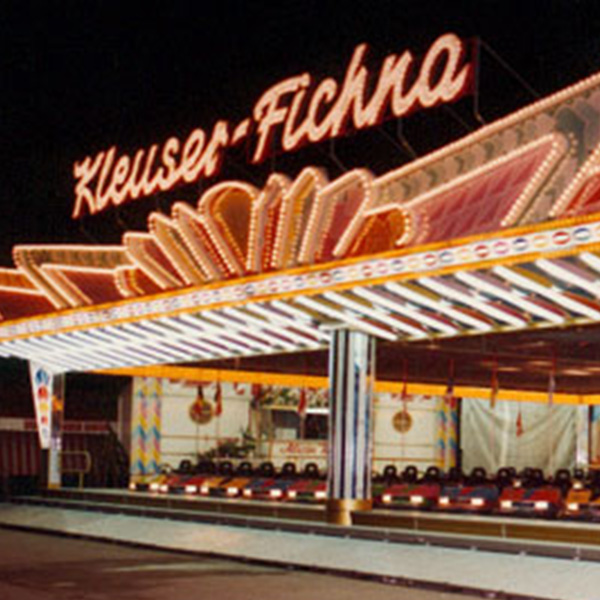 Historischer Autoscooter des Schaustellerbetriebs Kleuser Fichna, heute Schaustellerbetrieb Erni und Renate Fichna in Dortmund - Familienunternehmen seit 1786.